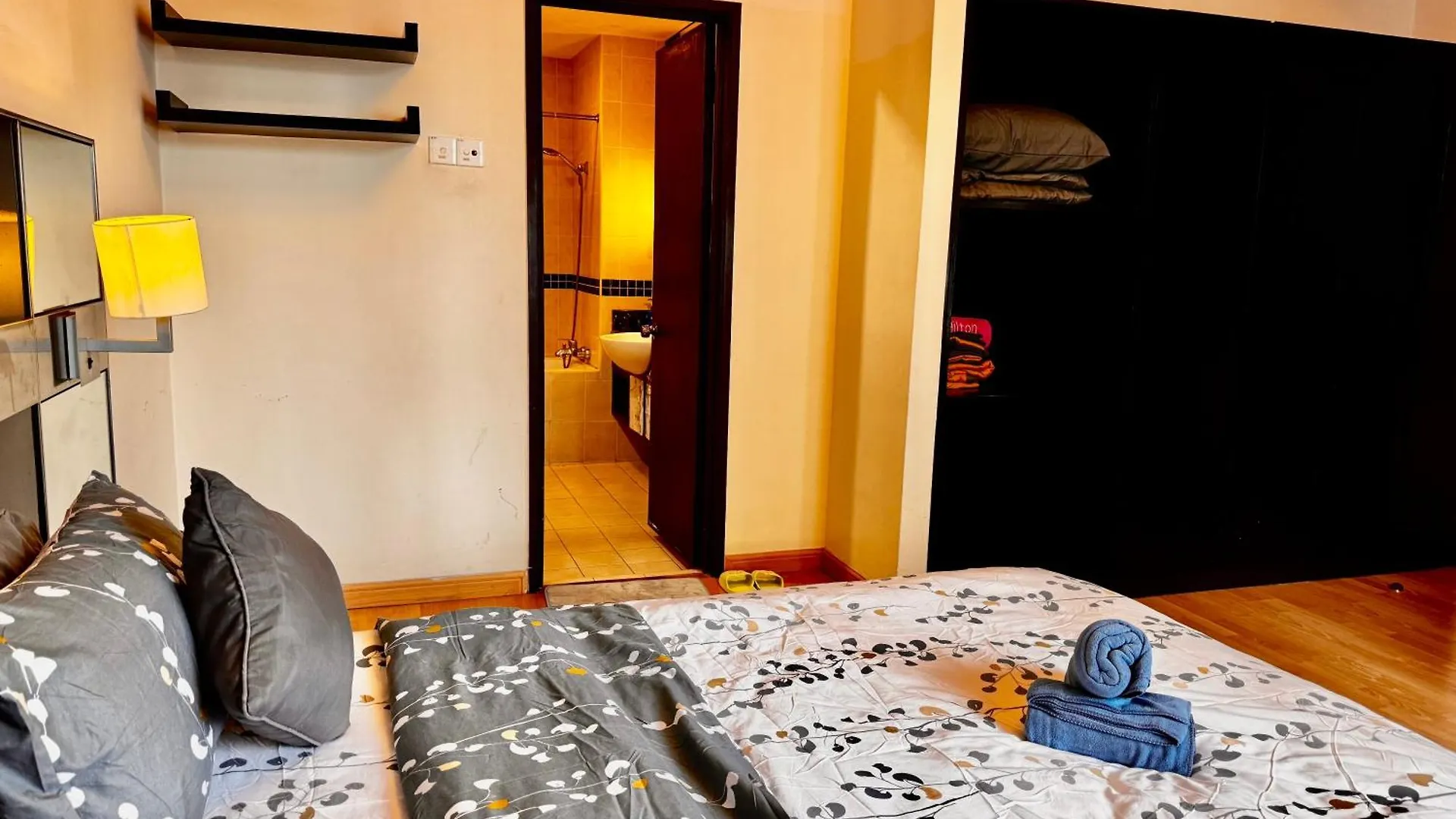 126 Bukit Ceylon 5 Minutes To Jalan Alor Pavilion Bukit Bintang 2R2B 8Pax Kuala Lumpur