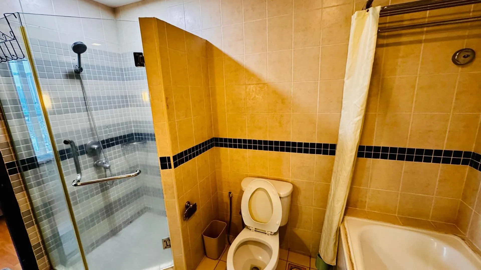 126 Bukit Ceylon 5 Minutes To Jalan Alor Pavilion Bukit Bintang 2R2B 8Pax Kuala Lumpur