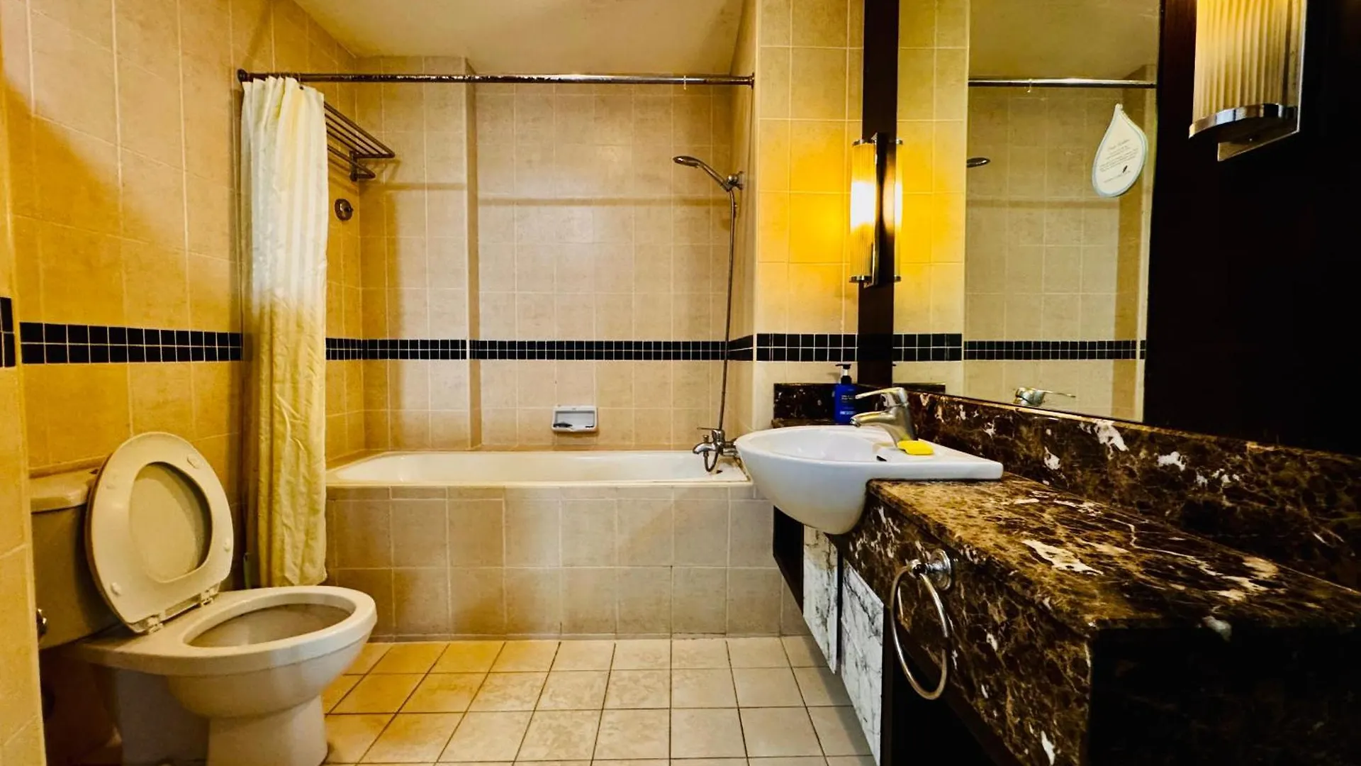 126 Bukit Ceylon 5 Minutes To Jalan Alor Pavilion Bukit Bintang 2R2B 8Pax Kuala Lumpur